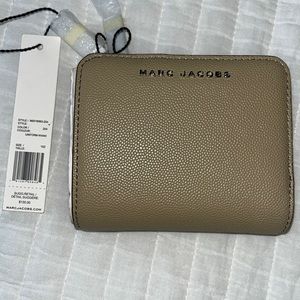 Marc Jacobs compact wallet in uniform khaki color